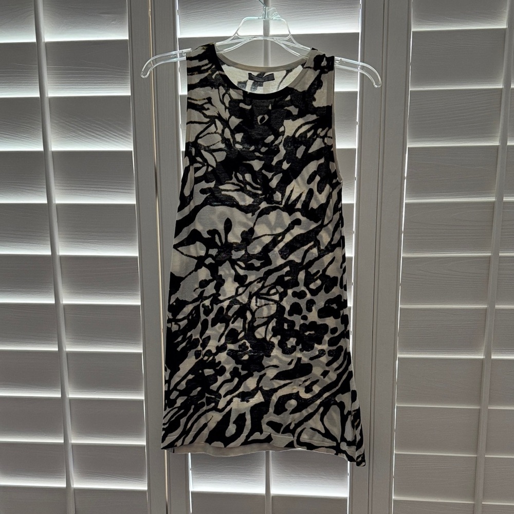 Sleeveless knit Black & White Printed long tee or tunic